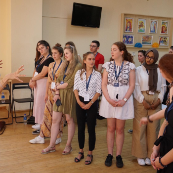 Studenţii din Anglia se implică în susţinerea comunităţii Giuleşti-Sârbi